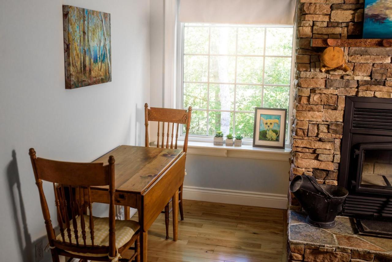 The Kitch'Inn - Boutique Inn And Wine Bar Mahone Bay Exterior photo